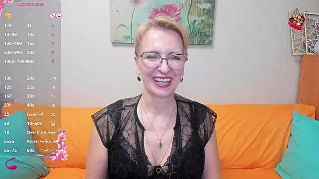 iamyourdream89 online show from March 18, 2025, 9:21 pm