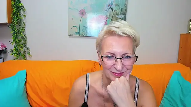 iamyourdream89 online show from October 7, 2025, 2:18 pm