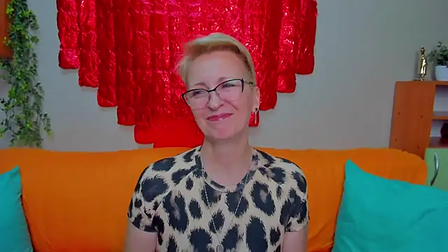 Snapshot of iamyourdream89 chatting on February 18, 2026, 2:24 pm iamyourdream89 online show from February 18, 2026, 2:24 pm