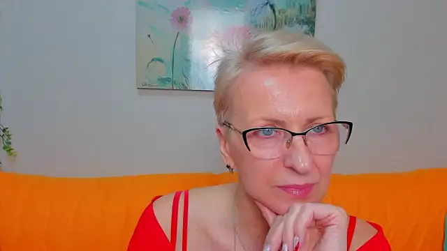 iamyourdream89 online show from April 23, 2026, 1:24 pm