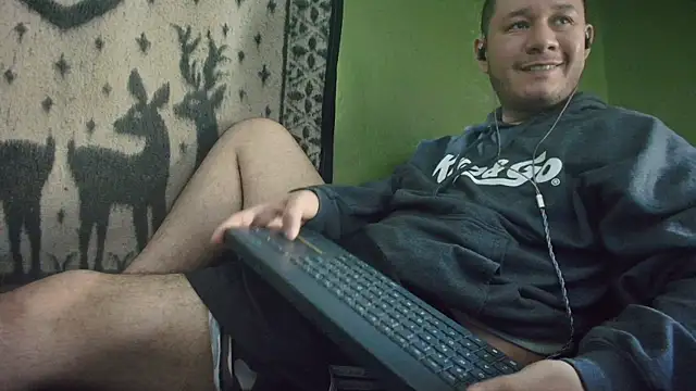 Snapshot of sweet_cock28 chatting on June 20, 2026, 3:17 pm sweet cock28 online show from June 20, 2026, 3:17 pm