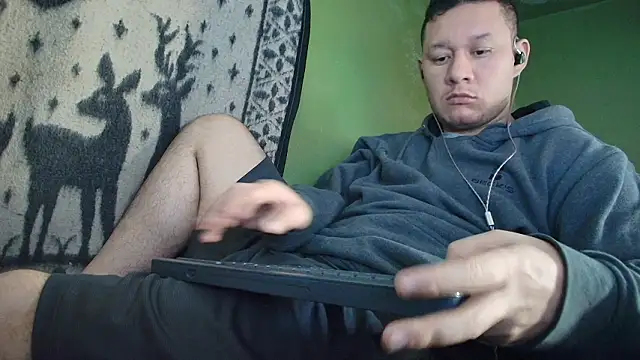 Snapshot of sweet_cock28 chatting on March 18, 2026, 3:35 pm sweet cock28 online show from March 18, 2026, 3:35 pm