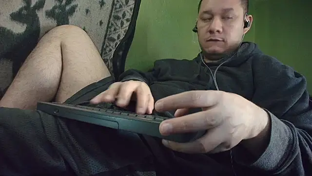 Snapshot of sweet_cock28 chatting on February 4, 2026, 3:29 pm sweet cock28 online show from February 4, 2026, 3:29 pm