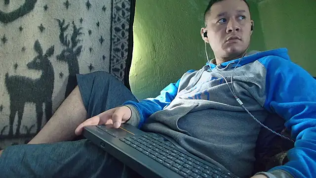 Snapshot of sweet_cock28 chatting on February 17, 2026, 3:31 pm sweet cock28 online show from February 17, 2026, 3:31 pm