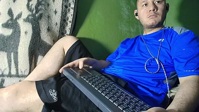 Snapshot of sweet_cock28 chatting on February 14, 2026, 3:29 am sweet cock28 online show from February 14, 2026, 3:29 am