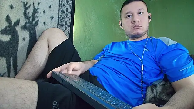 Snapshot of sweet_cock28 chatting on February 12, 2026, 3:45 pm sweet cock28 online show from February 12, 2026, 3:45 pm