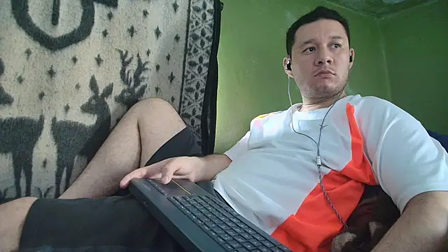 Snapshot of sweet_cock28 chatting on June 4, 2026, 3:17 pm sweet cock28 online show from June 4, 2026, 3:17 pm