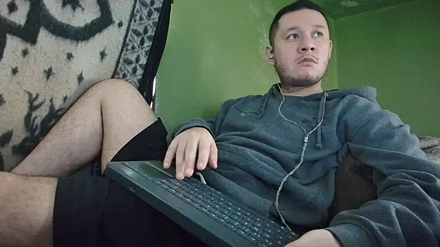 Snapshot of sweet_cock28 chatting on October 17, 2025, 3:25 pm sweet cock28 online show from October 17, 2025, 3:25 pm