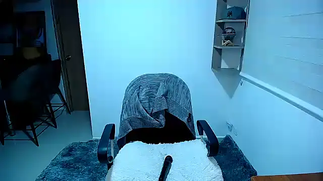 Danna Ross  online show from September 10, 2025, 12:20 am