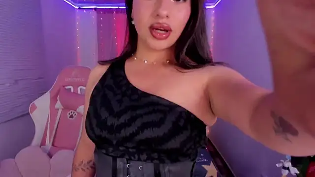 lucykinky22 online show from March 12, 2025, 8:52 pm