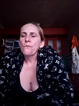 Snapshot of SeductionSilera chatting on March 13, 2026, 9:42 pm SeductionSilera online show from March 13, 2026, 9:42 pm