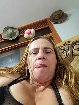 Snapshot of SeductionSilera chatting on March 10, 2026, 5:28 pm SeductionSilera online show from March 10, 2026, 5:28 pm