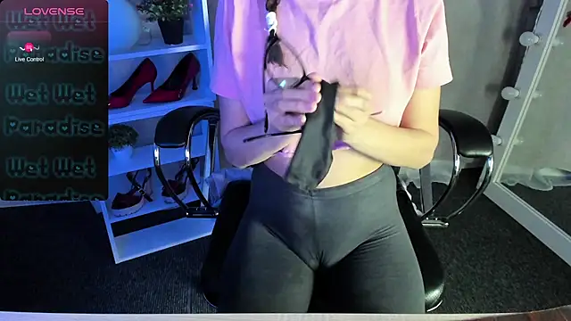Snapshot of mommy_cum1 chatting on January 28, 2025, 6:05 am mommy cum1 online show from January 28, 2025, 6:05 am