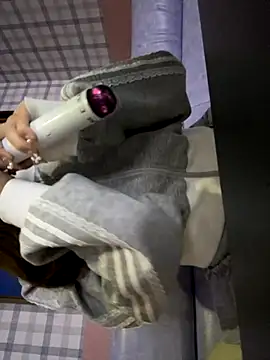 Snapshot of nemui_oyasumi chatting on November 17, 2025, 1:26 pm nemui oyasumi online show from November 17, 2025, 1:26 pm