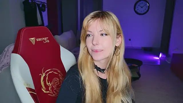 Cassycum online show from October 9, 2025, 7:03 pm