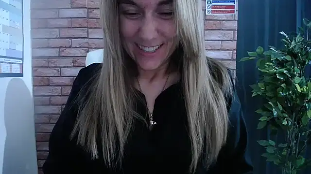 Snapshot of HarleyRebz chatting on October 8, 2025, 6:48 am HarleyRebz online show from October 8, 2025, 6:48 am