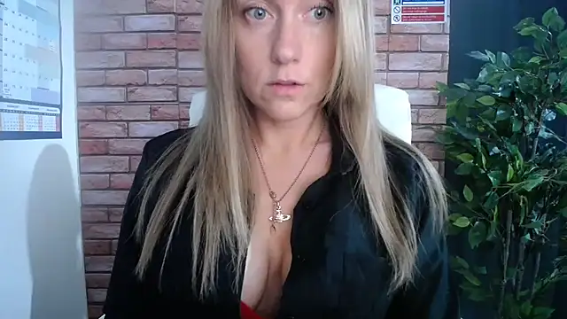 Snapshot of HarleyRebz chatting on October 13, 2025, 6:37 am HarleyRebz online show from October 13, 2025, 6:37 am