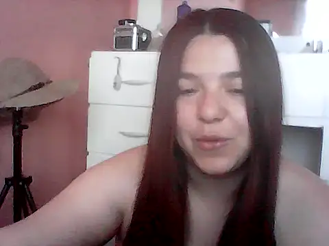 Snapshot of Oxitocina2000 chatting on November 18, 2025, 8:01 pm Oxitocina2000 online show from November 18, 2025, 8:01 pm