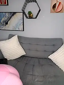 Amber Etan online show from February 9, 2026, 2:15 pm