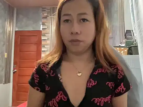 UrLove Marga online show from May 3, 2026, 10:02 pm