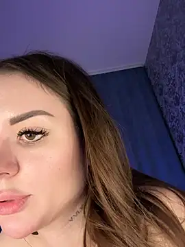 Snapshot of Alina_Vibe_Me chatting on February 14, 2025, 2:50 am Alina Vibe Me online show from February 14, 2025, 2:50 am