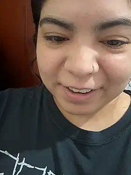 kimmiakiss22 online show from May 6, 2026, 10:03 pm