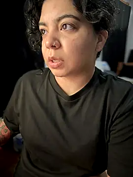 Snapshot of kimmiakiss22 chatting on November 18, 2025, 6:33 pm kimmiakiss22 online show from November 18, 2025, 6:33 pm