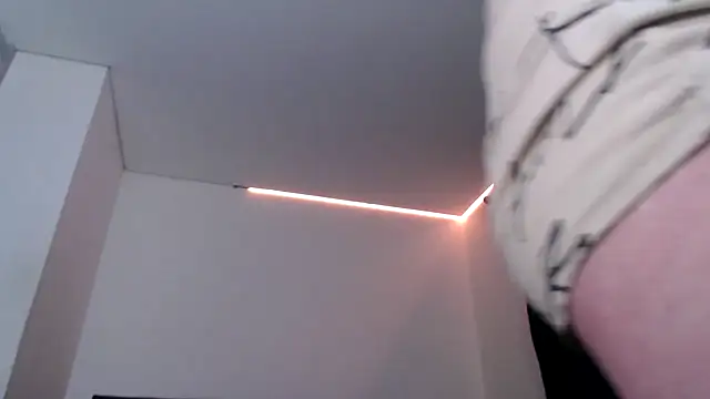 dolcemacca online show from October 8, 2025, 3:52 am