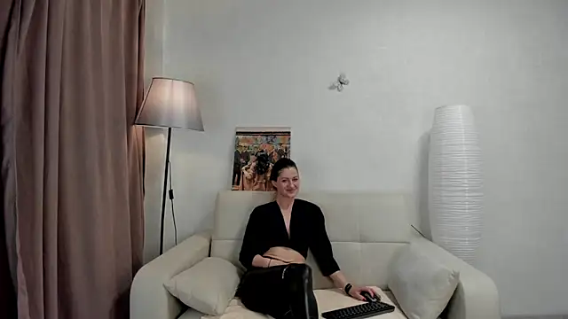 Katerina Ray online show from October 7, 2025, 1:06 am