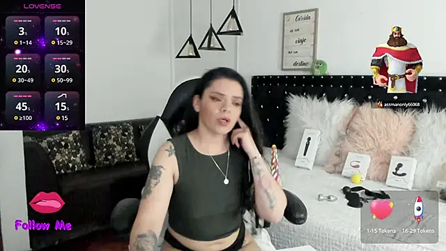 Snapshot of natasha_logan_ chatting on March 3, 2025, 10:06 am natasha logan online show from March 3, 2025, 10:06 am