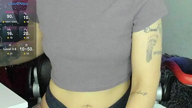 natasha logan  online show from February 15, 2026, 4:02 am