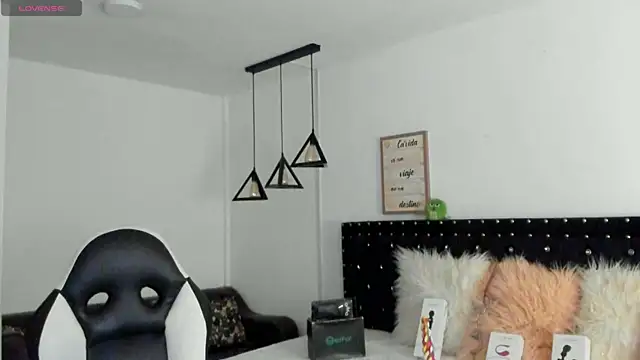 Snapshot of natasha_logan_ chatting on March 2, 2025, 4:07 am natasha logan online show from March 2, 2025, 4:07 am