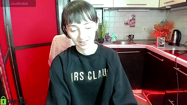 TayanaJons online show from December 5, 2025, 8:02 am