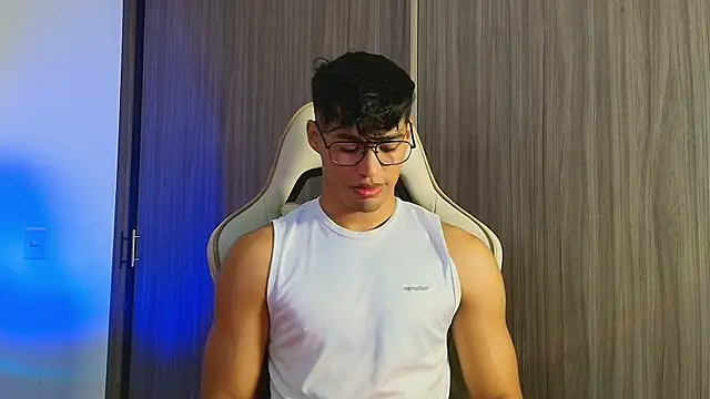 Jimmy Leeh  online show from December 4, 2025, 4:44 am