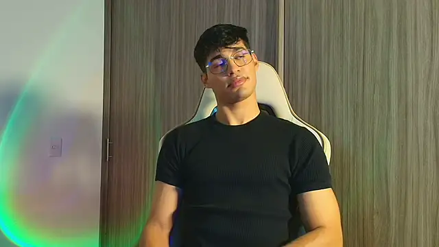 Jimmy Leeh  online show from November 13, 2025, 4:05 am