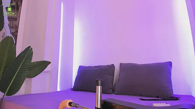 Snapshot of ErikaLust chatting on November 28, 2025, 4:23 am ErikaLust online show from November 28, 2025, 4:23 am