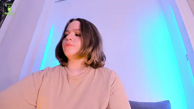 Snapshot of ErikaLust chatting on October 10, 2025, 4:13 am ErikaLust online show from October 10, 2025, 4:13 am