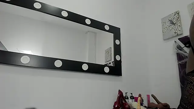 Snapshot of rihanna_abiodun chatting on October 18, 2025, 1:29 am rihanna abiodun online show from October 18, 2025, 1:29 am