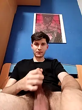 Esti02 online show from November 25, 2025, 5:35 pm