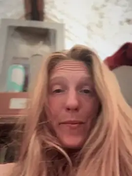 Snapshot of GoldenFlameGoddess chatting on June 28, 2026, 4:13 pm GoldenFlameGoddess online show from June 28, 2026, 4:13 pm