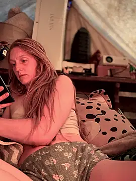 GoldenFlameGoddess online show from November 21, 2025, 3:44 pm