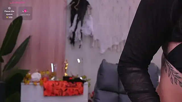 Snapshot of Molly_Jons chatting on October 29, 2025, 1:04 am Molly Jons online show from October 29, 2025, 1:04 am