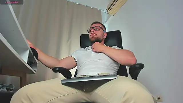 Findom guy online show from October 17, 2025, 1:02 pm