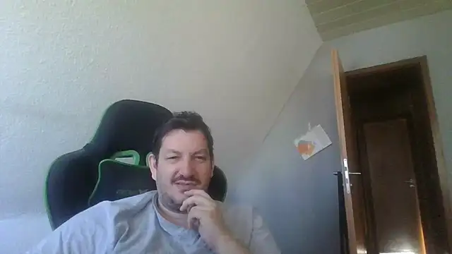 Snapshot of Golffahrer1982 chatting on April 18, 2026, 7:11 am Golffahrer1982 online show from April 18, 2026, 7:11 am