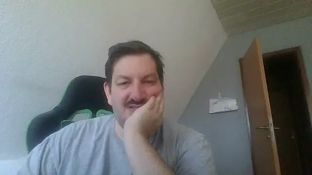 Snapshot of Golffahrer1982 chatting on January 17, 2026, 12:09 pm Golffahrer1982 online show from January 17, 2026, 12:09 pm