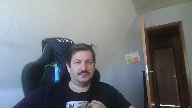 Snapshot of Golffahrer1982 chatting on March 1, 2026, 8:58 am Golffahrer1982 online show from March 1, 2026, 8:58 am