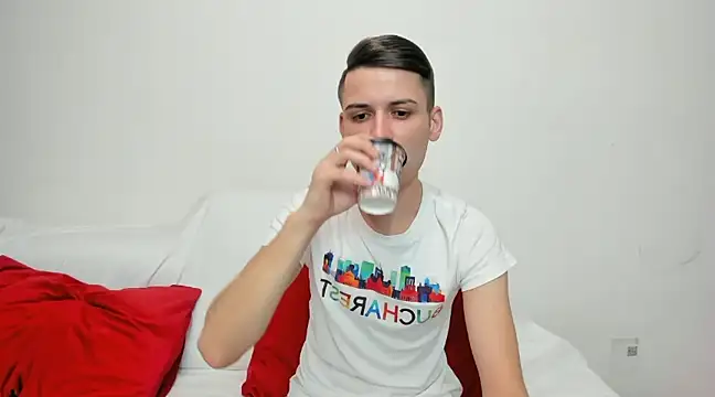 Snapshot of andboyfor6 chatting on December 11, 2024, 8:15 am andboyfor6 online show from December 11, 2024, 8:15 am