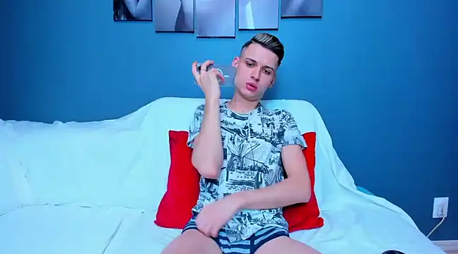 Snapshot of andboyfor6 chatting on January 22, 2025, 9:35 am andboyfor6 online show from January 22, 2025, 9:35 am