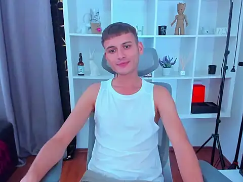 Snapshot of andboyfor6 chatting on September 11, 2025, 1:33 pm andboyfor6 online show from September 11, 2025, 1:33 pm