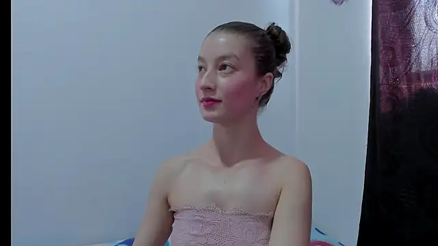 Snapshot of MiiaVolkova chatting on November 12, 2025, 5:50 pm MiiaVolkova online show from November 12, 2025, 5:50 pm